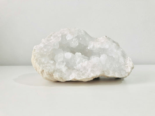 Harnessing Lunar Energy: Exploring the Remarkable Benefits of Moonstone